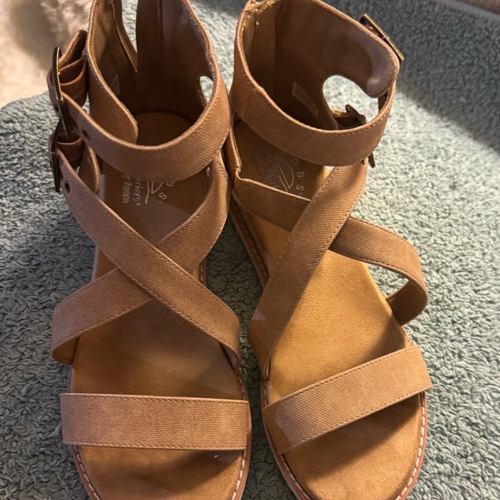 Skechers Tan Strappy Wedge Sandals with Back Zip - Picture 2 of 6